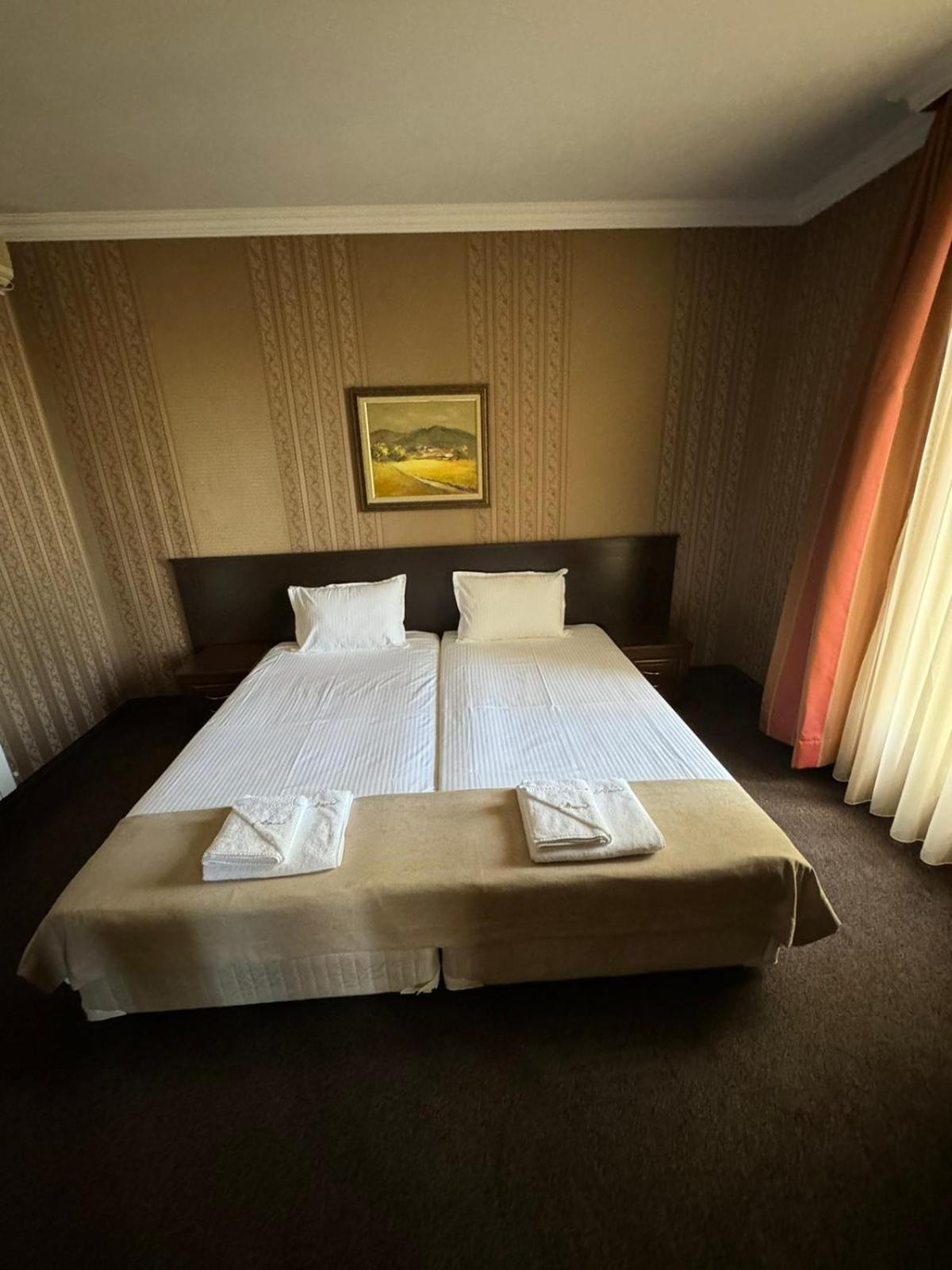 Hotel-Restaurant Almond Karlovo Dış mekan fotoğraf