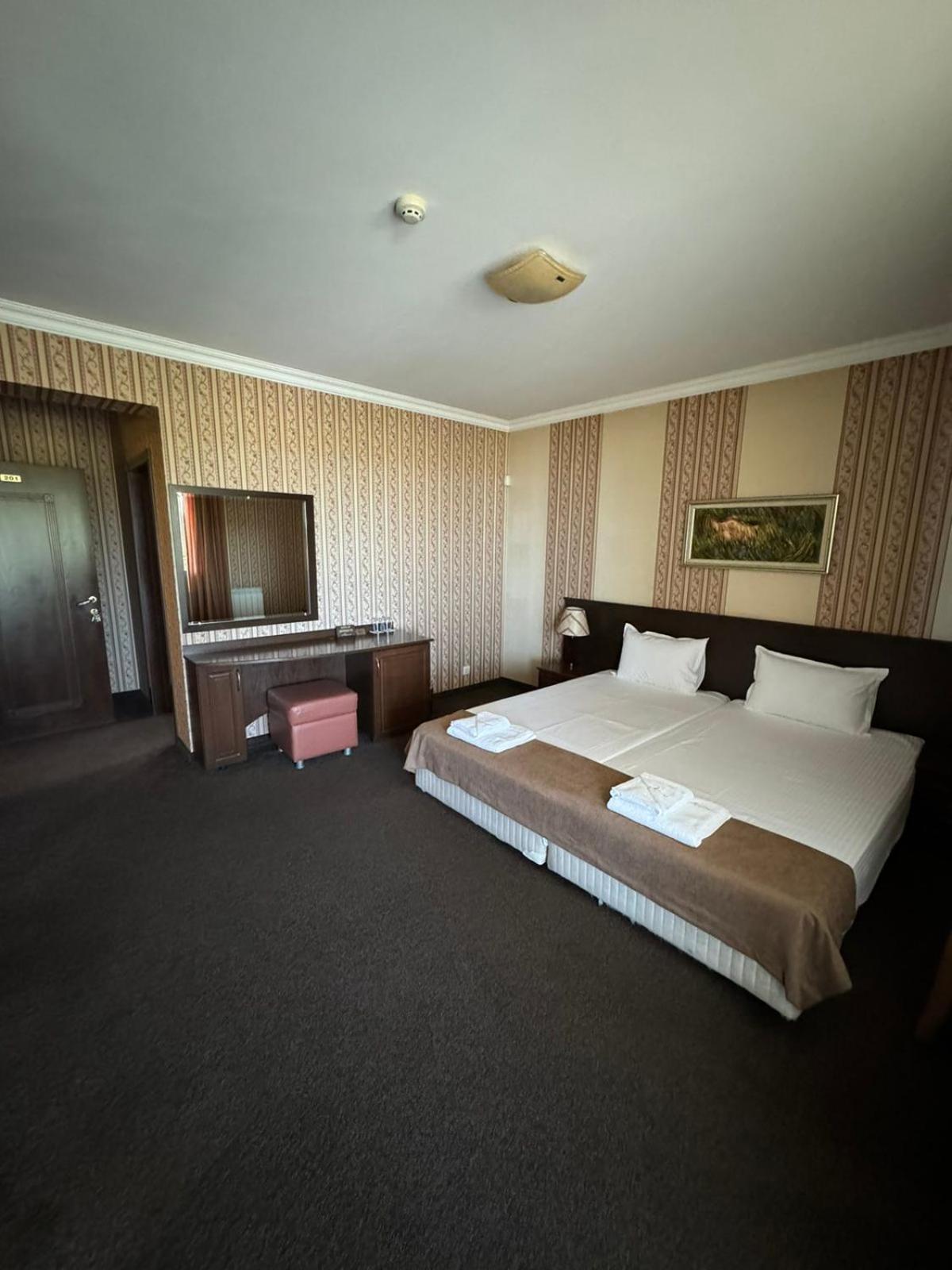 Hotel-Restaurant Almond Karlovo Dış mekan fotoğraf