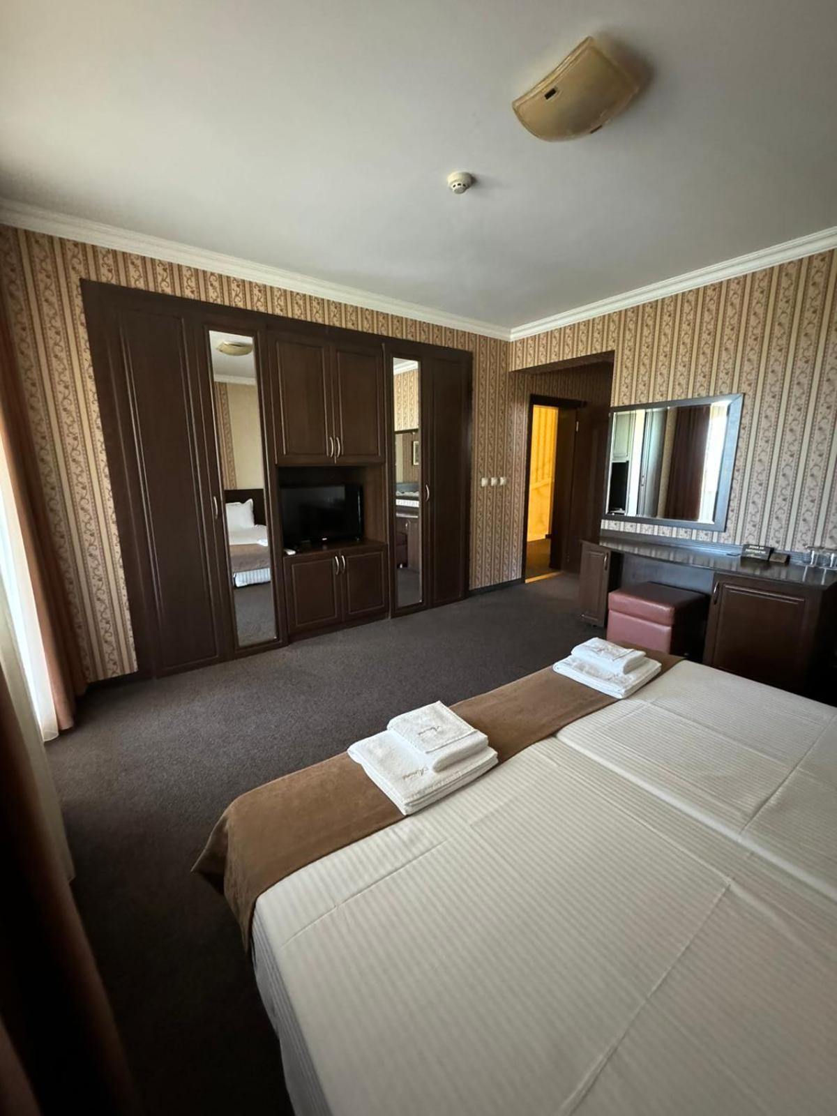Hotel-Restaurant Almond Karlovo Dış mekan fotoğraf