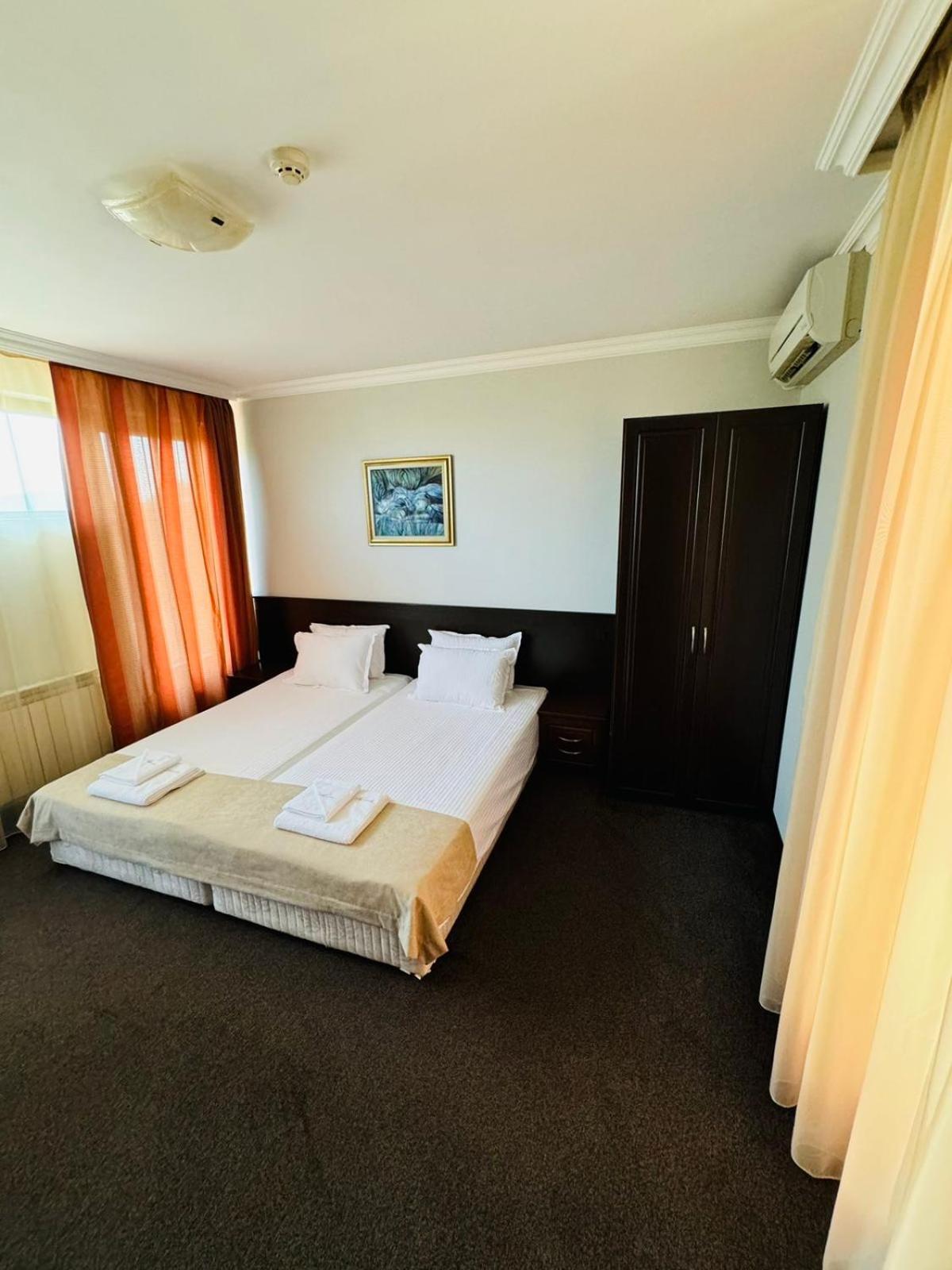 Hotel-Restaurant Almond Karlovo Dış mekan fotoğraf