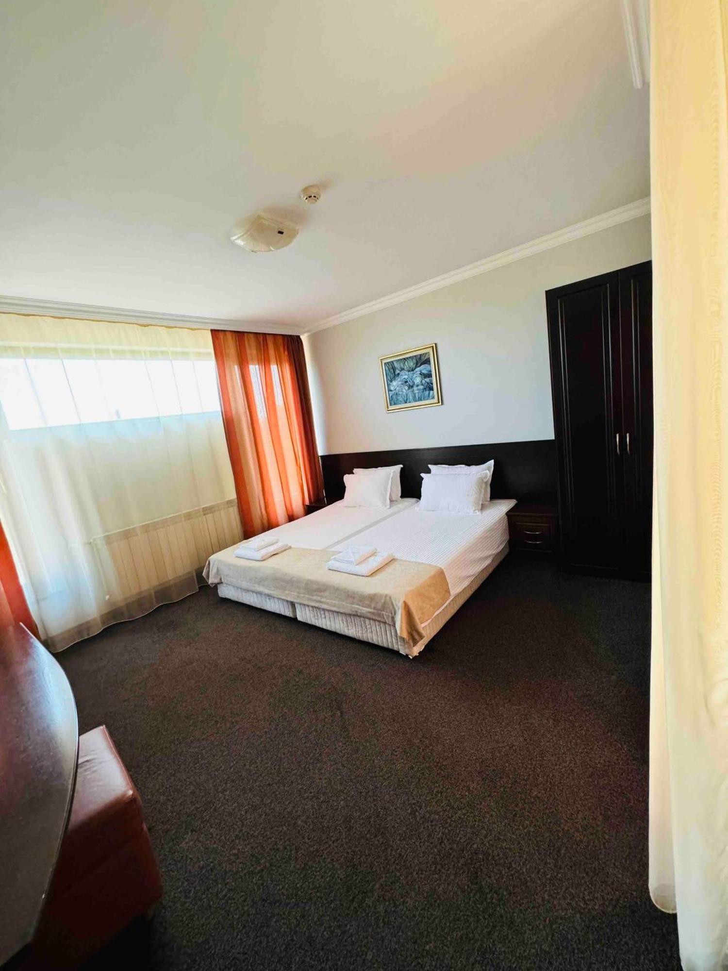Hotel-Restaurant Almond Karlovo Dış mekan fotoğraf