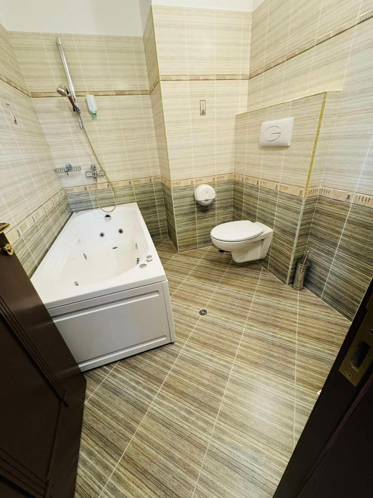 Hotel-Restaurant Almond Karlovo Dış mekan fotoğraf