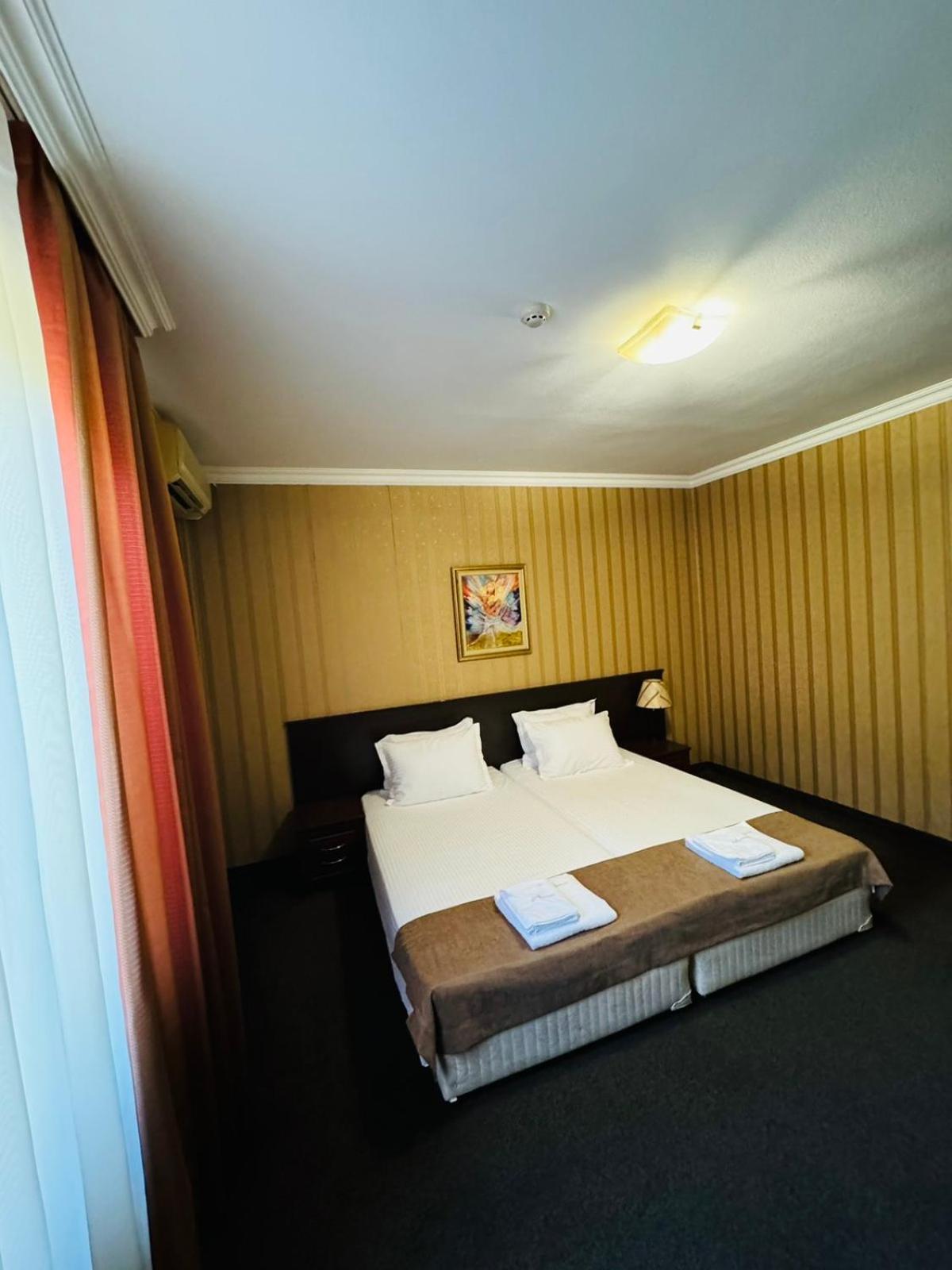 Hotel-Restaurant Almond Karlovo Dış mekan fotoğraf