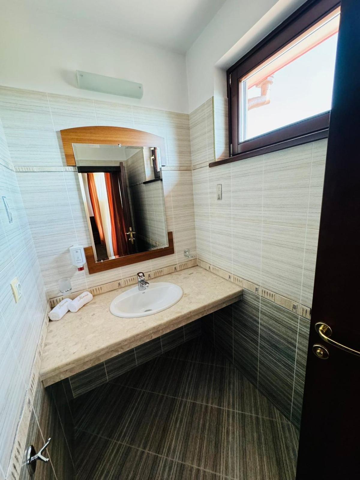 Hotel-Restaurant Almond Karlovo Dış mekan fotoğraf