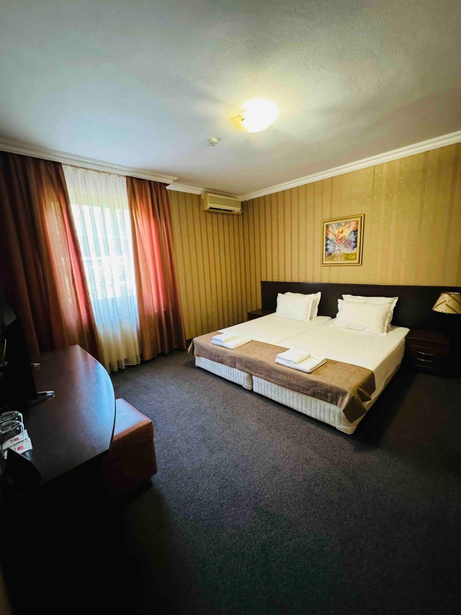 Hotel-Restaurant Almond Karlovo Dış mekan fotoğraf