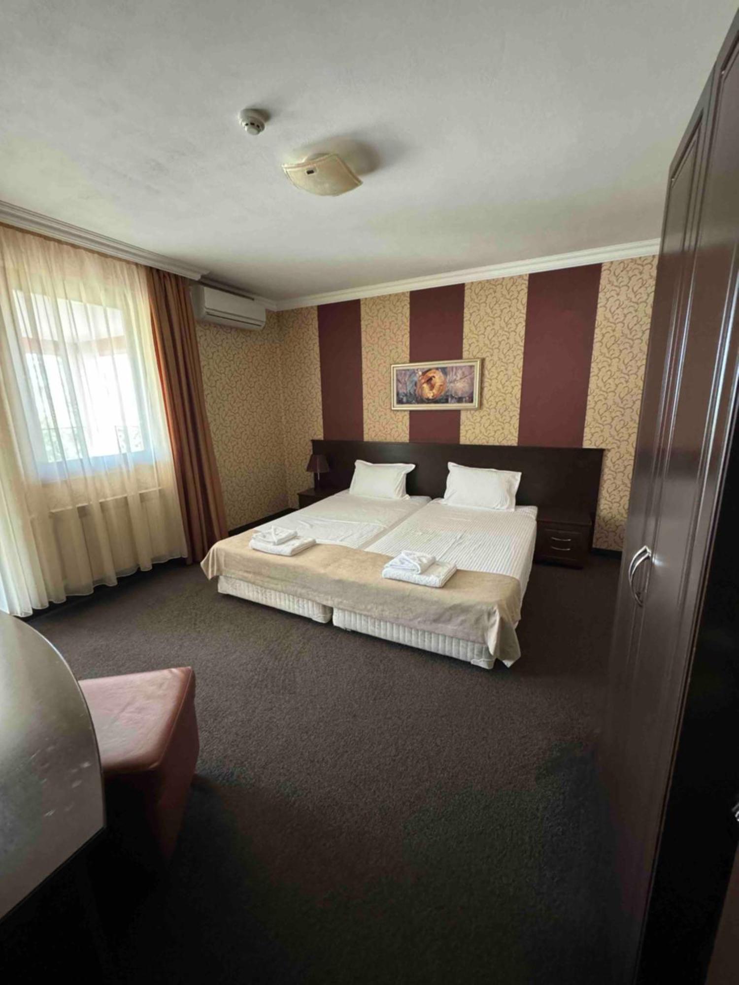 Hotel-Restaurant Almond Karlovo Dış mekan fotoğraf