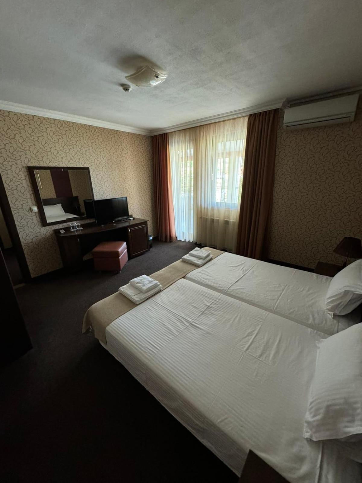 Hotel-Restaurant Almond Karlovo Dış mekan fotoğraf