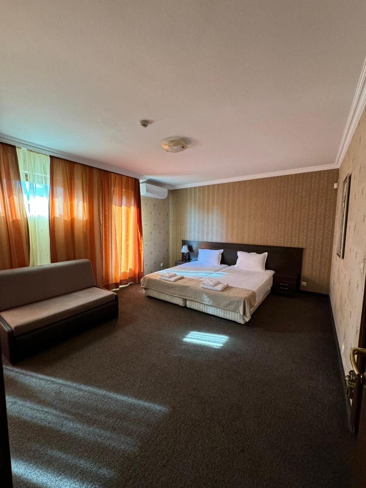 Hotel-Restaurant Almond Karlovo Dış mekan fotoğraf
