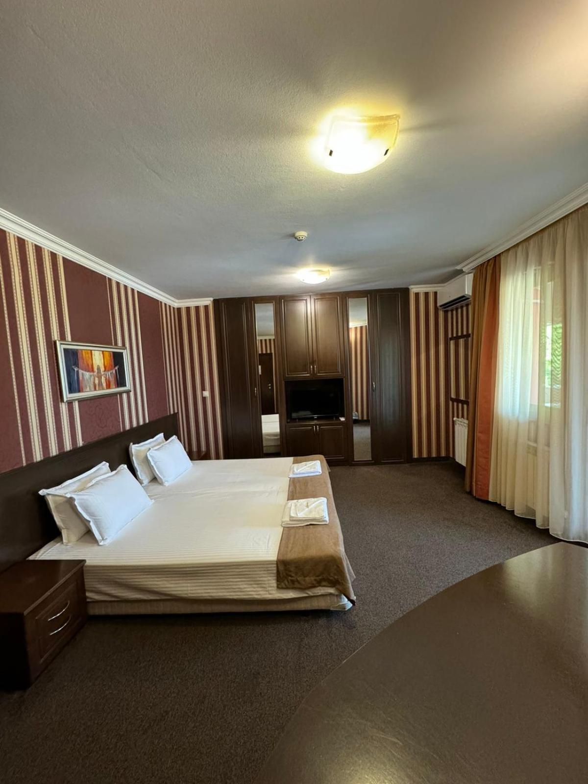 Hotel-Restaurant Almond Karlovo Dış mekan fotoğraf