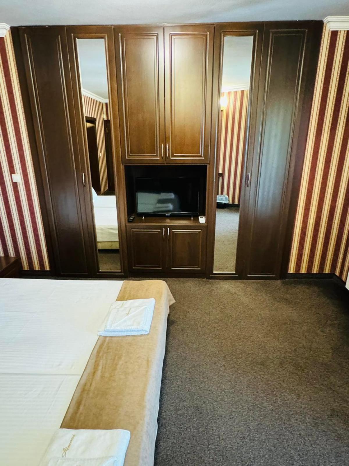 Hotel-Restaurant Almond Karlovo Dış mekan fotoğraf