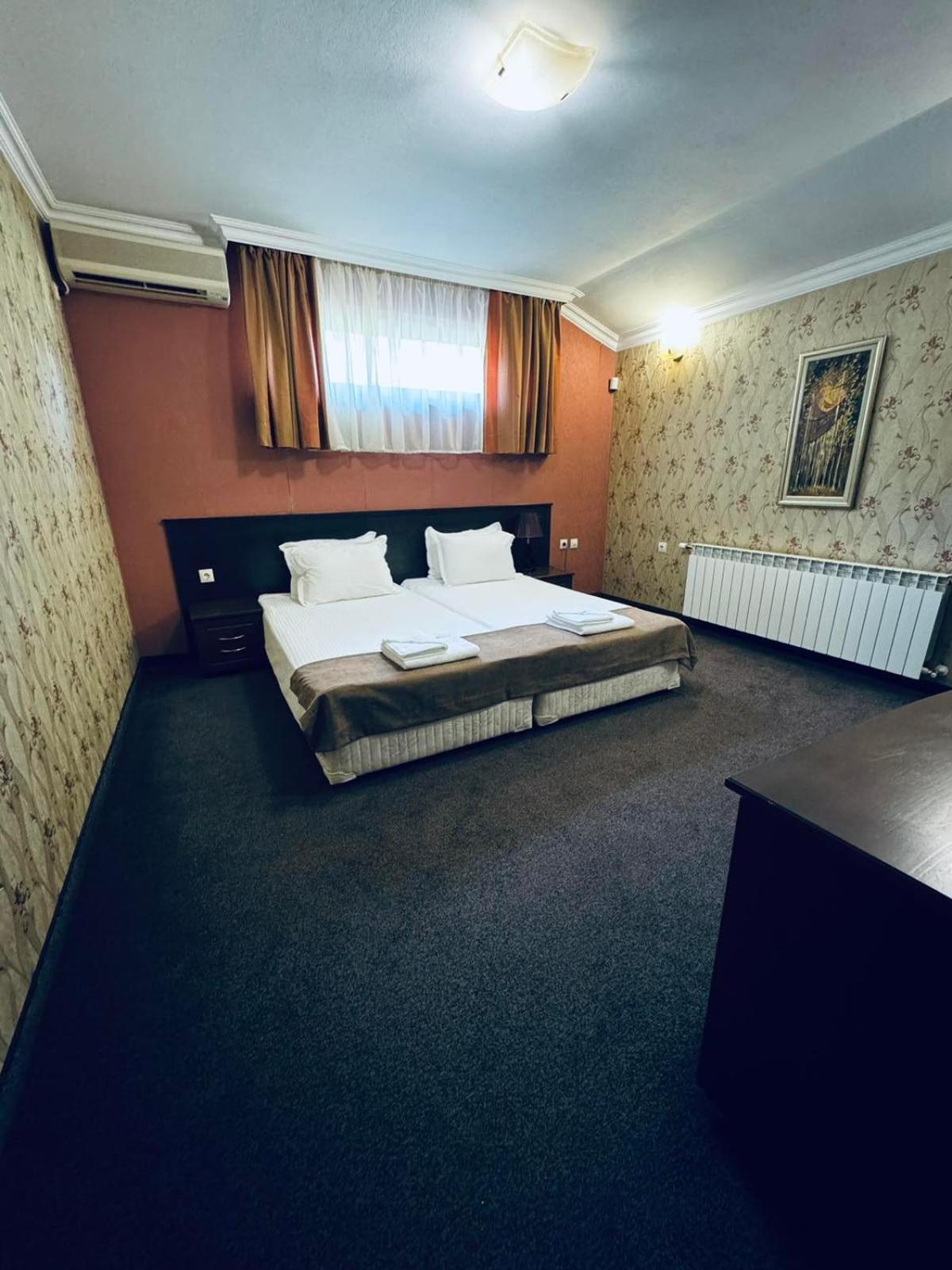 Hotel-Restaurant Almond Karlovo Dış mekan fotoğraf