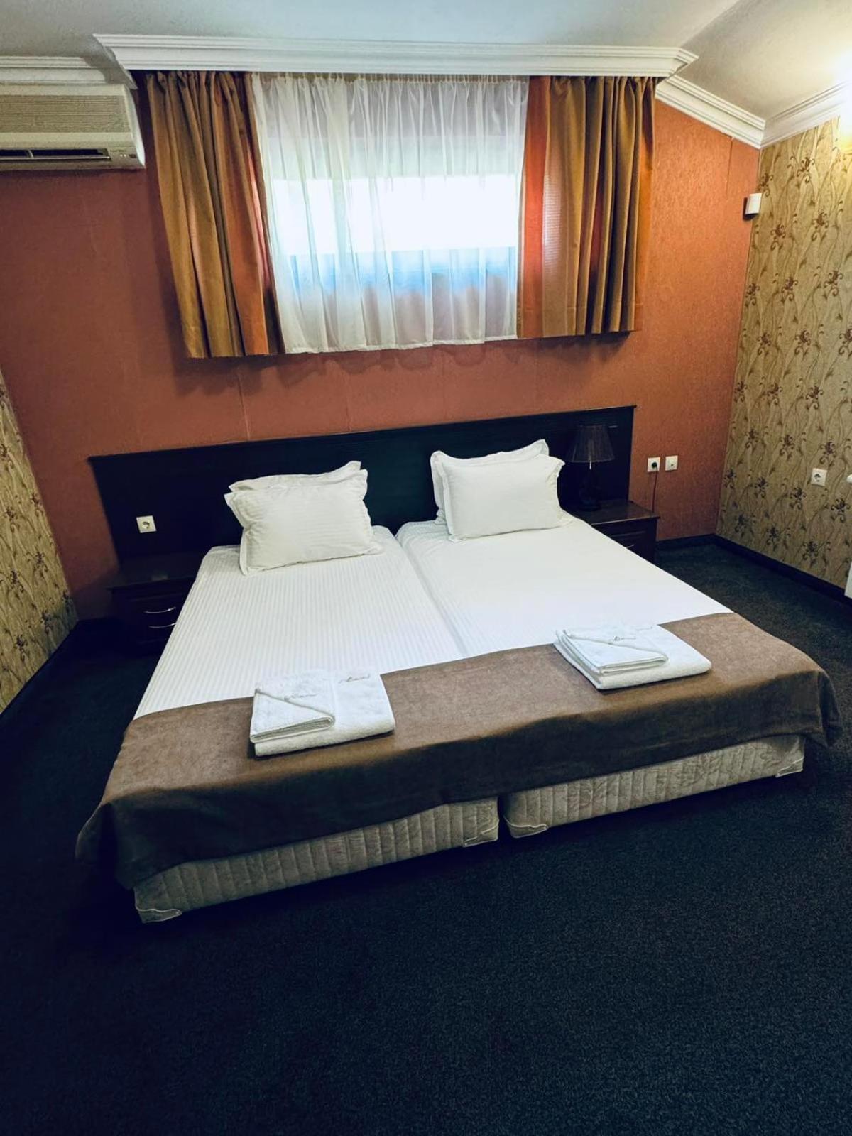 Hotel-Restaurant Almond Karlovo Dış mekan fotoğraf