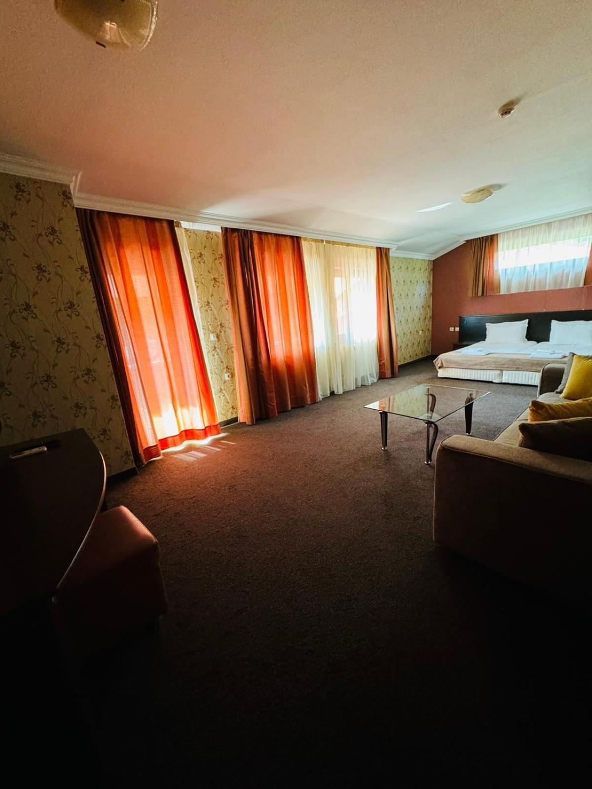 Hotel-Restaurant Almond Karlovo Dış mekan fotoğraf