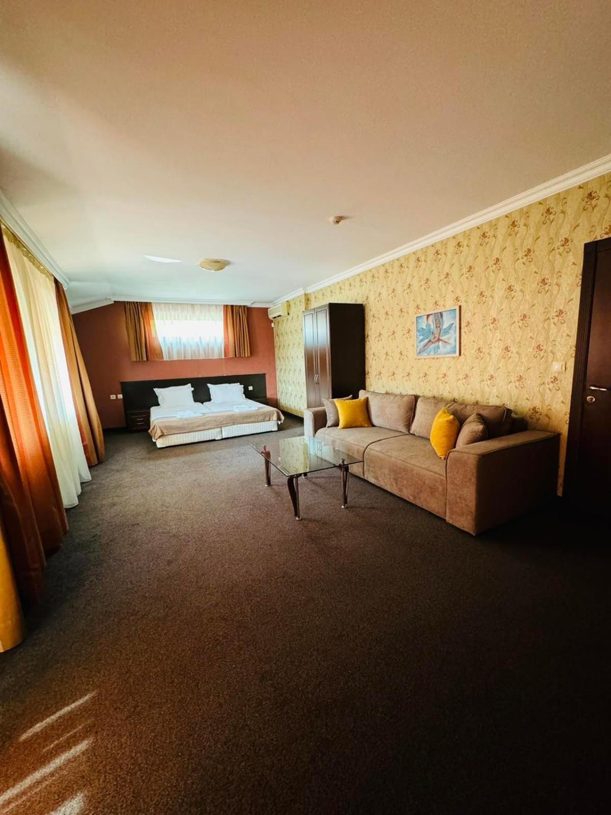 Hotel-Restaurant Almond Karlovo Dış mekan fotoğraf