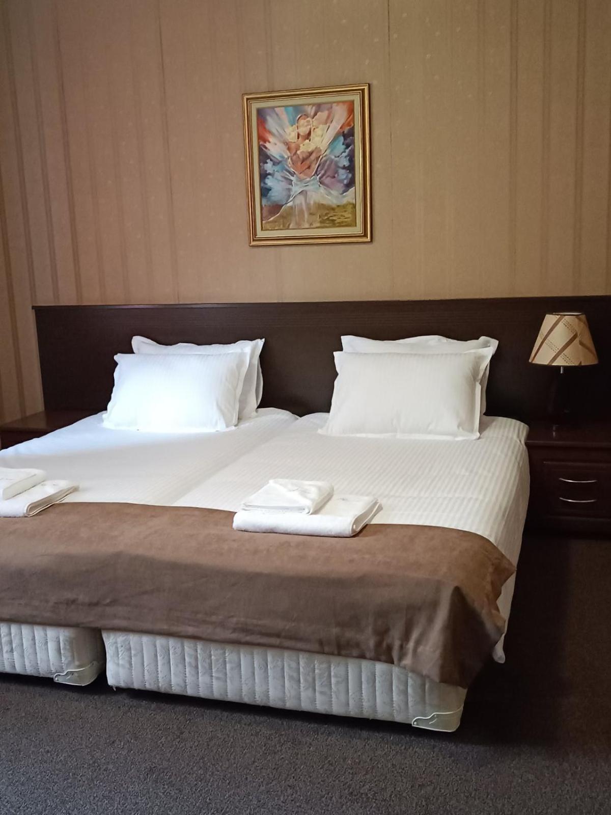 Hotel-Restaurant Almond Karlovo Dış mekan fotoğraf